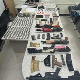 Cinco arrestos por drogas y armas ilegales en Manatí 