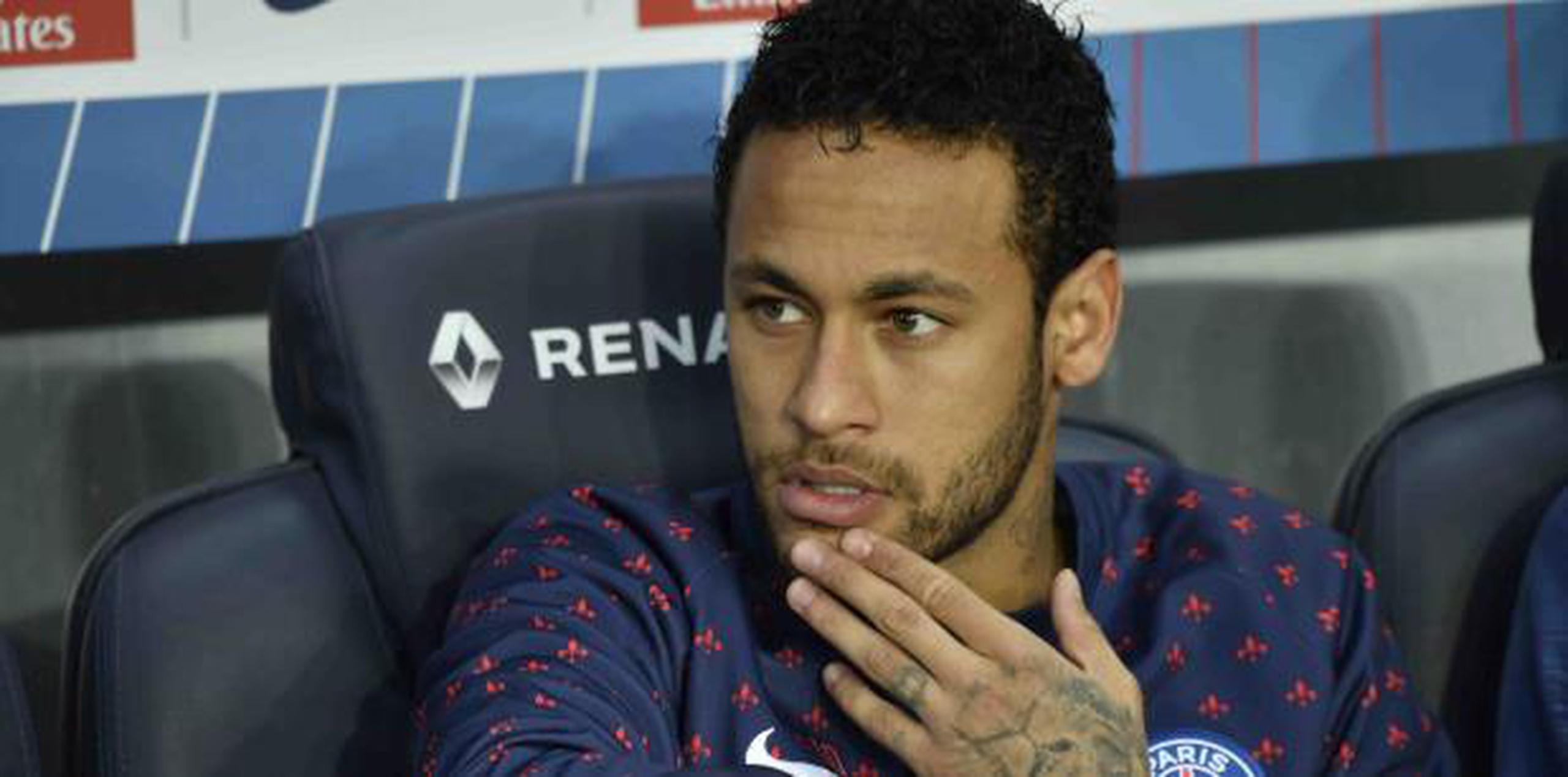 Neymar es investigado también por revelar imágenes de su acusadora en las redes sociales sin su autorización. (EFE / EPA / Julien de Rosa)