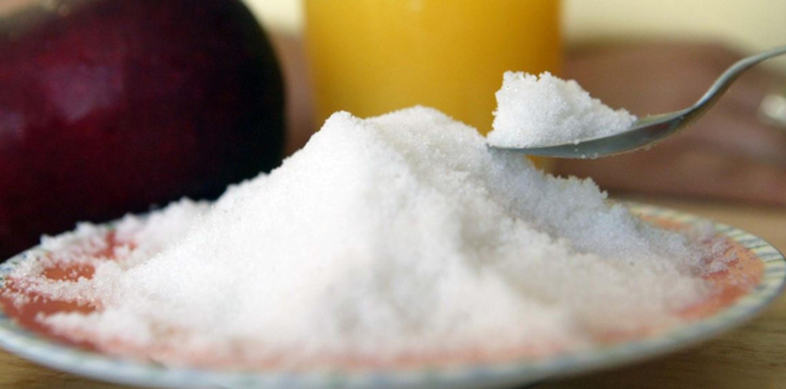 Por años, el azúcar ha sido apodado como "dulce veneno", e incluso hay quienes aseguran que es tan adictiva como los cigarrillos y la cocaína. (Archivo)