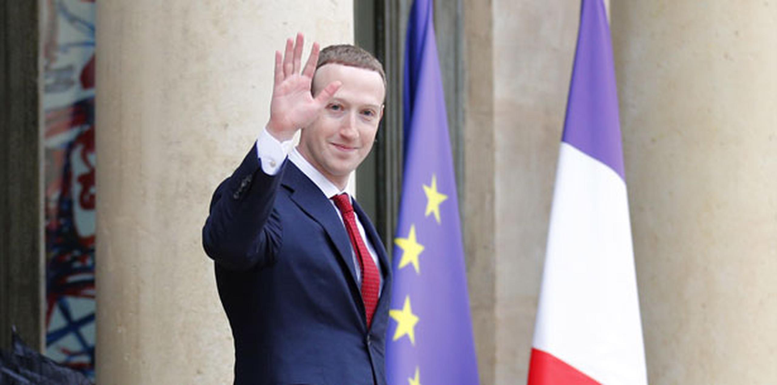El gobierno francés quiere que la legislación sirva como modelo para el manejo en Europa de las redes sociales y Zuckerberg dice que está de acuerdo. (AP)