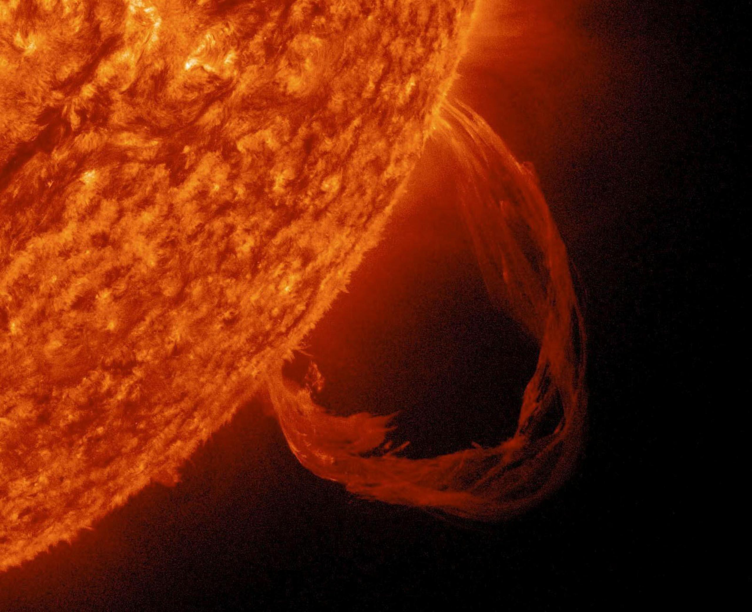 Imagen de archivo facilitada por la NASA el 14 de junio del 2013 de una de las tres erupciones colosales que el Sol registró. EFE / NASA / Archivo
