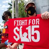 Empleados de “fast food” reclaman salario mínimo de $15 por hora