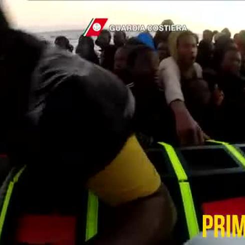 Drama que no cesa: un dramático rescate de migrantes en el Mar Mediterráneo