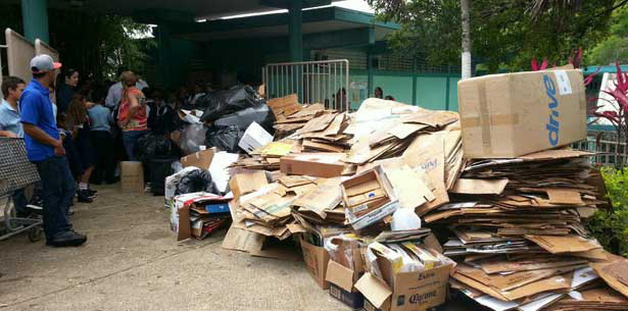 Cada escuela creó un programa de reciclaje destinado en recolectar los desperdicios sólidos de la comunidad aledaña al plantel. (Suministrada)