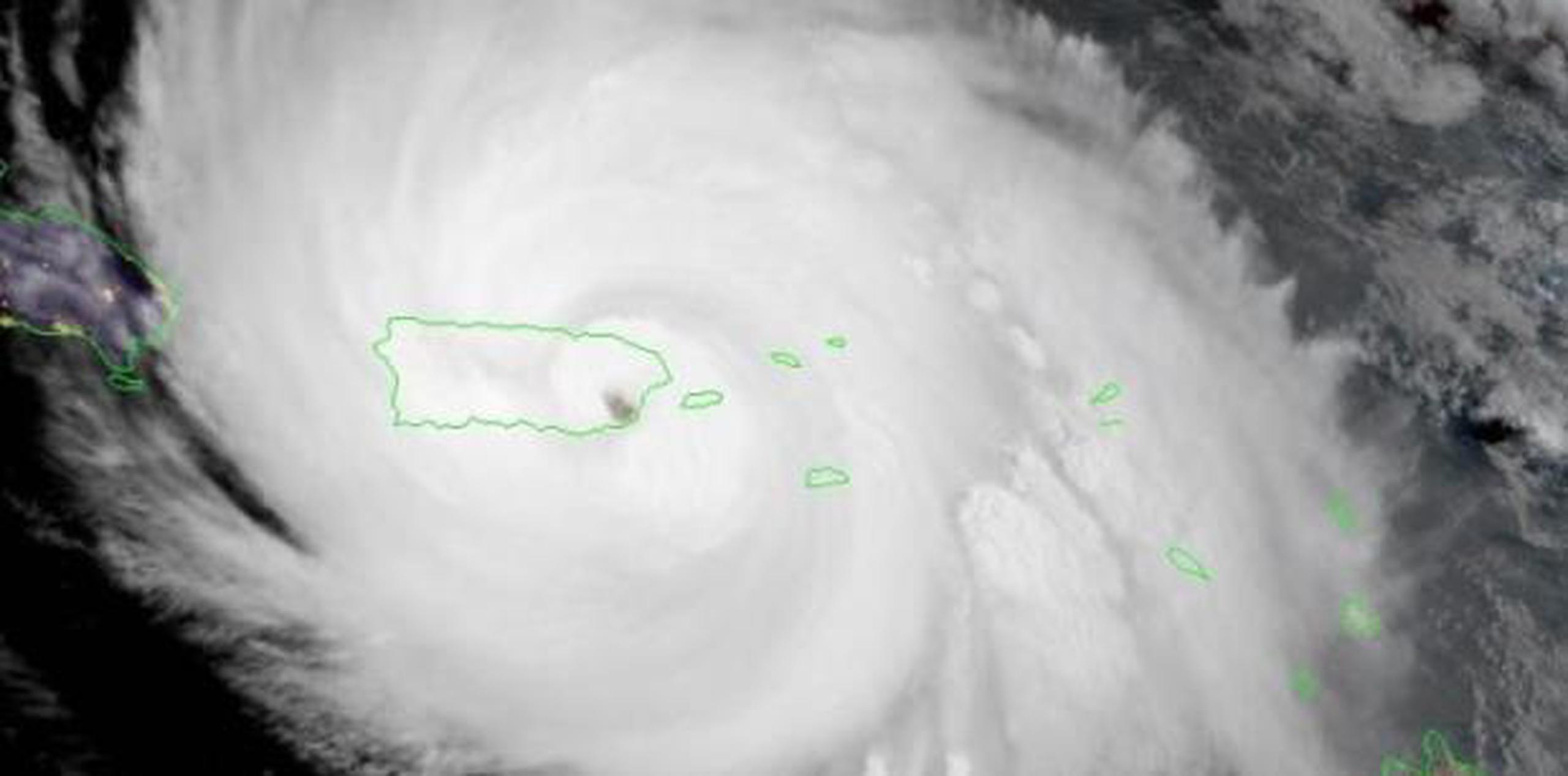 En esta imagen de la NASA se observa el ojo del huracán María cuando comenzó a entrar a Puerto Rico en la mañana del 20 de septiembre de 2017. (Captura / NASA)