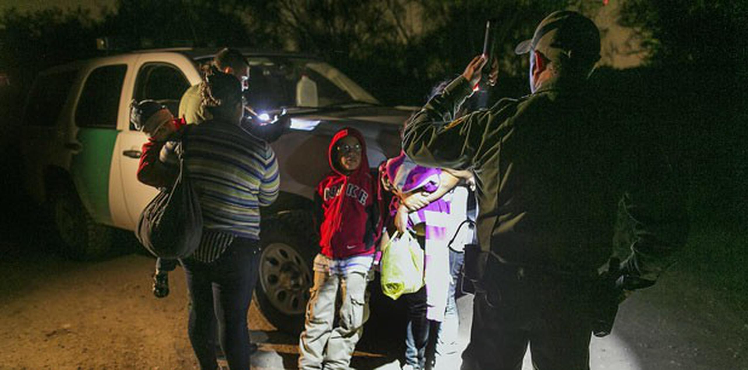 De los 57,000 menores sin acompañantes adultos que han llegado a la frontera desde octubre, solo 1,254 habían sido deportados a fines de junio. (AP Photo/Austin American-Statesman, Rodolfo Gonzalez)