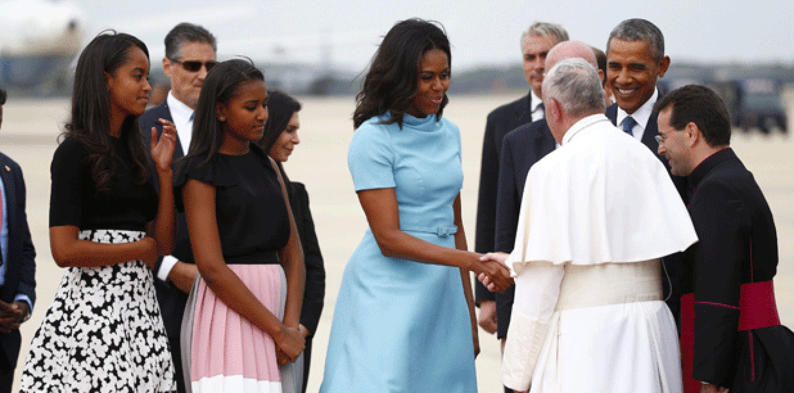 El religioso fue recibido el presidente, Barack Obama, y su esposa, Michelle, acompañados de sus hijas, Sasha y Malia. (EFE)