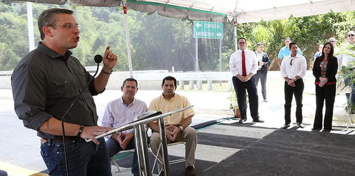 Alejandro García Padilla hizo las declaraciones en una conferencia de prensa efectuada tras inaugurar un nuevo puente sobre el Río de Orocovis. (jose.reyes@gfrmedia.com)