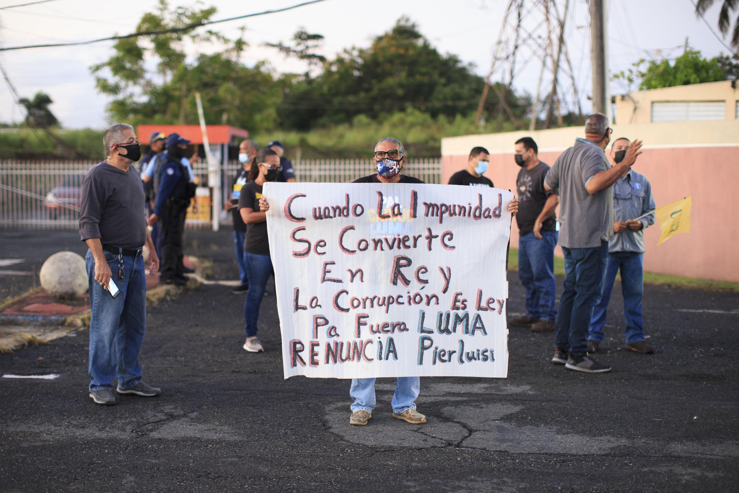 Manifestación en la carretera PR-165 frente a la Central de Palo Seco.