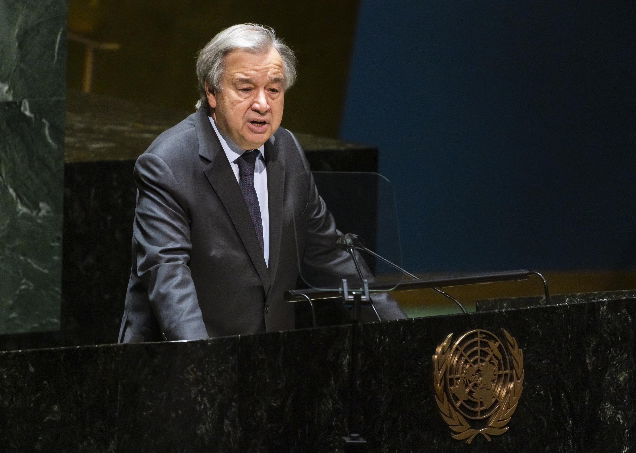 El secretario general de la ONU, António Guterres, aseguró que existen desigualdades que, unidas a problemas de distribución y logística, hacen que las cadenas de suministro no puedan dar respuestas. (EFE/EPA/JUSTIN LANE)
