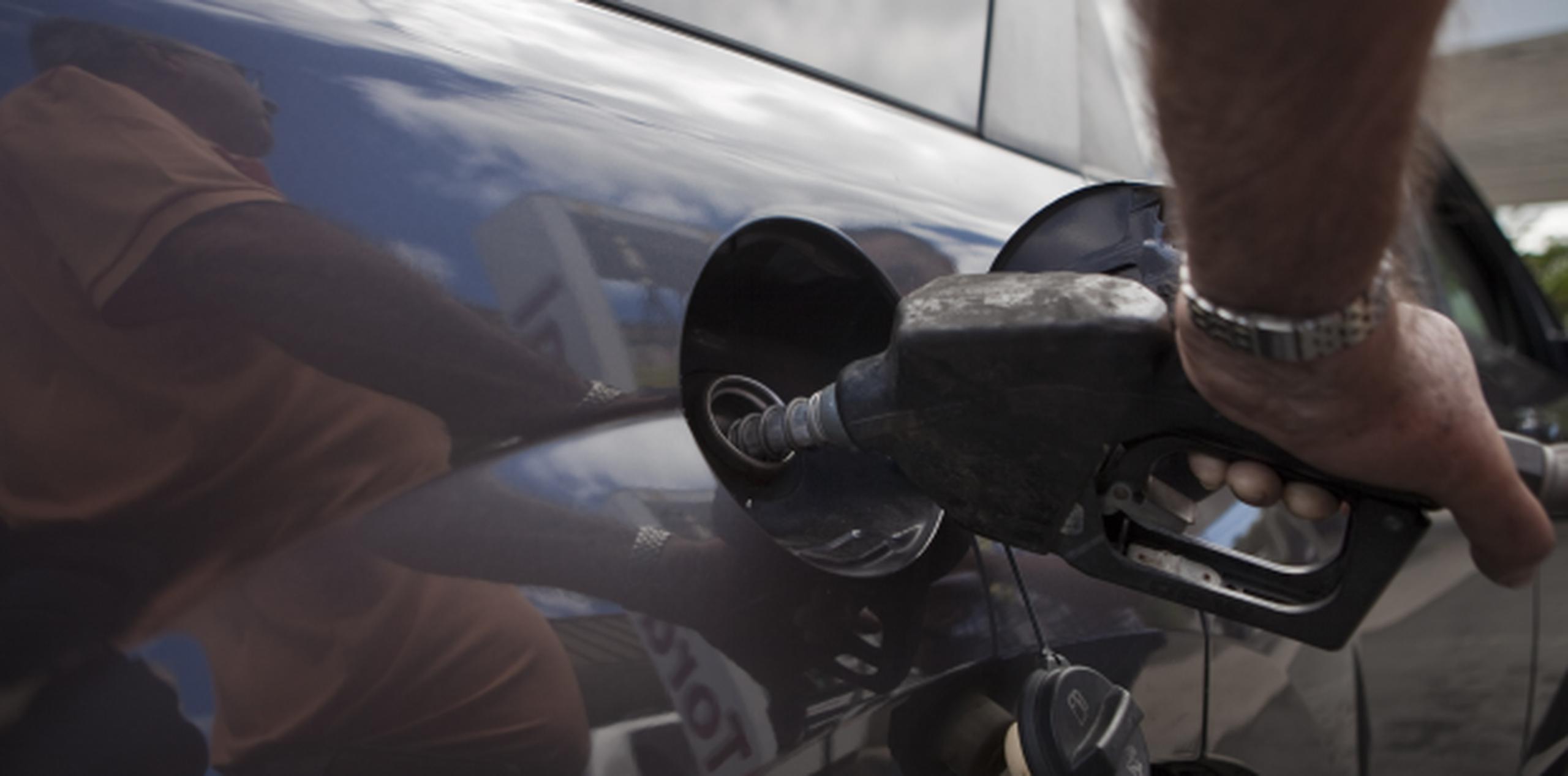Los mayoristas están citados a comparecer este jueves ante la comisión senatorial que investiga las aparentes discrepancias entre el precio actual del crudo y el de la gasolina al detal. (Archivo)