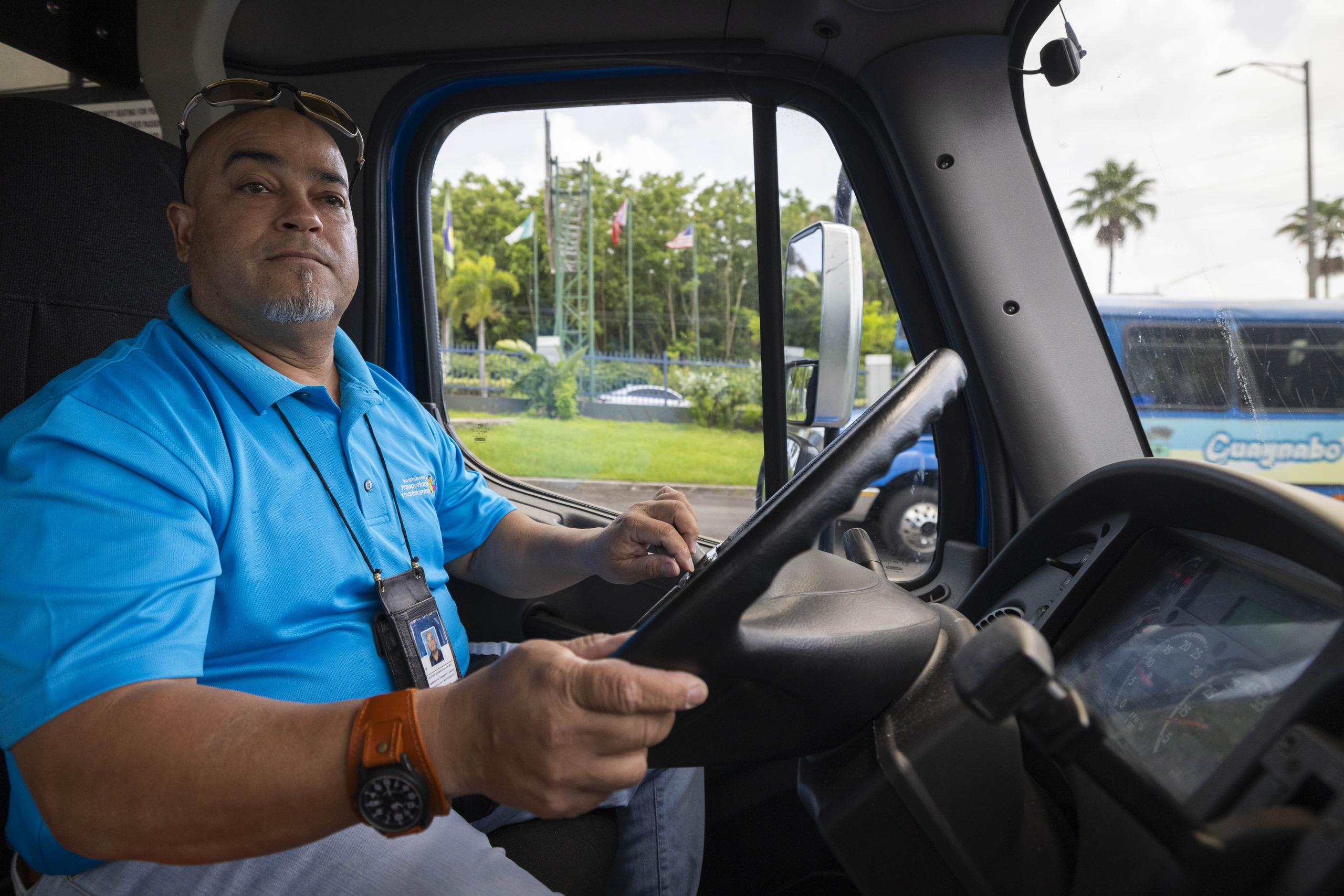Artemio Rodríguez trabaja desde hace cinco años como chofer en el Guaynabo City Transit.