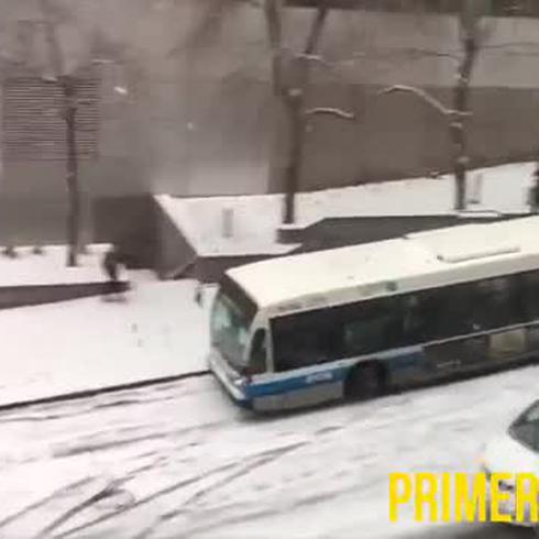 Primera nevada en Montreal crea caos