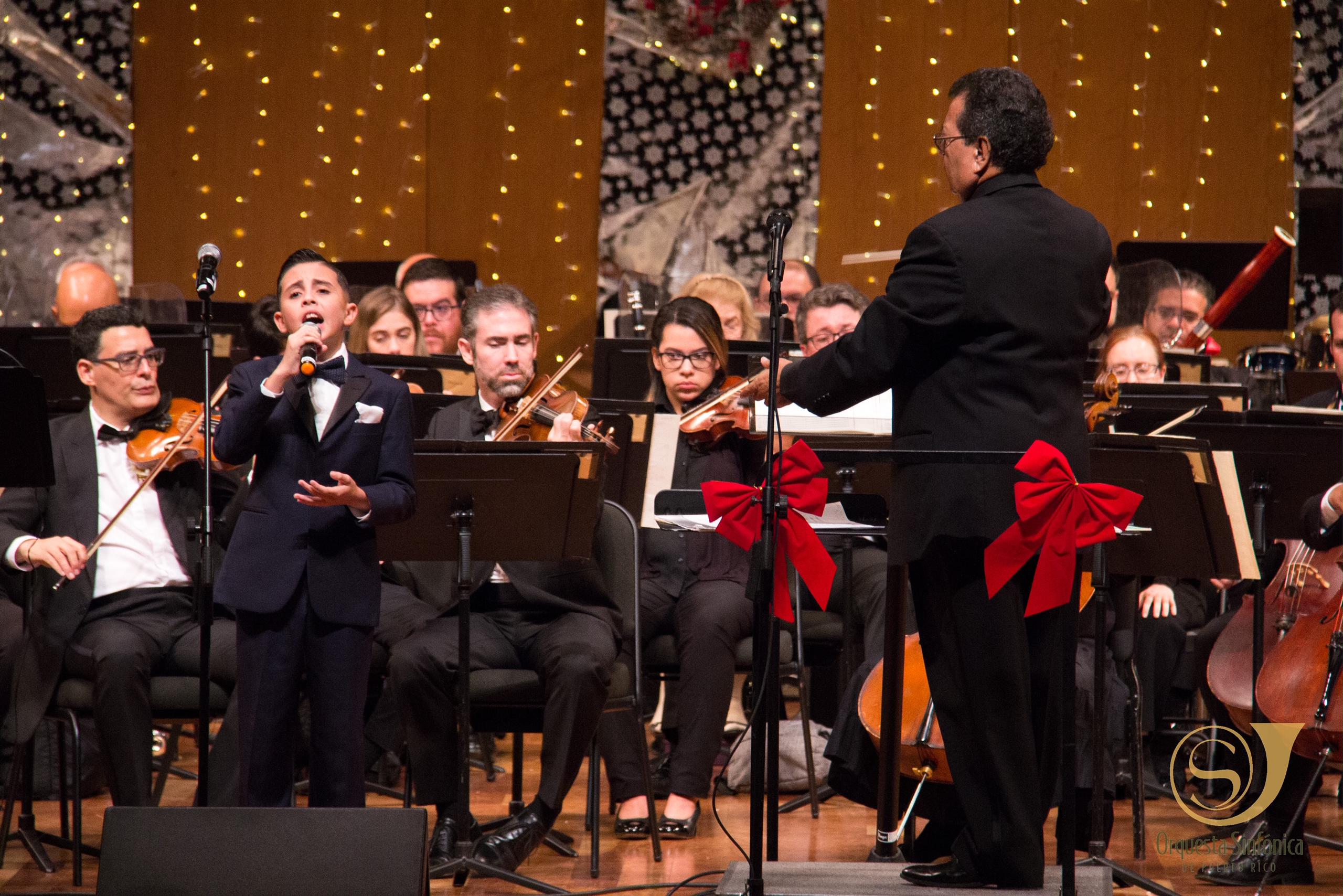 La Orquesta Sinfónica de Puerto Rico durante uno de sus espectáculos navideños.