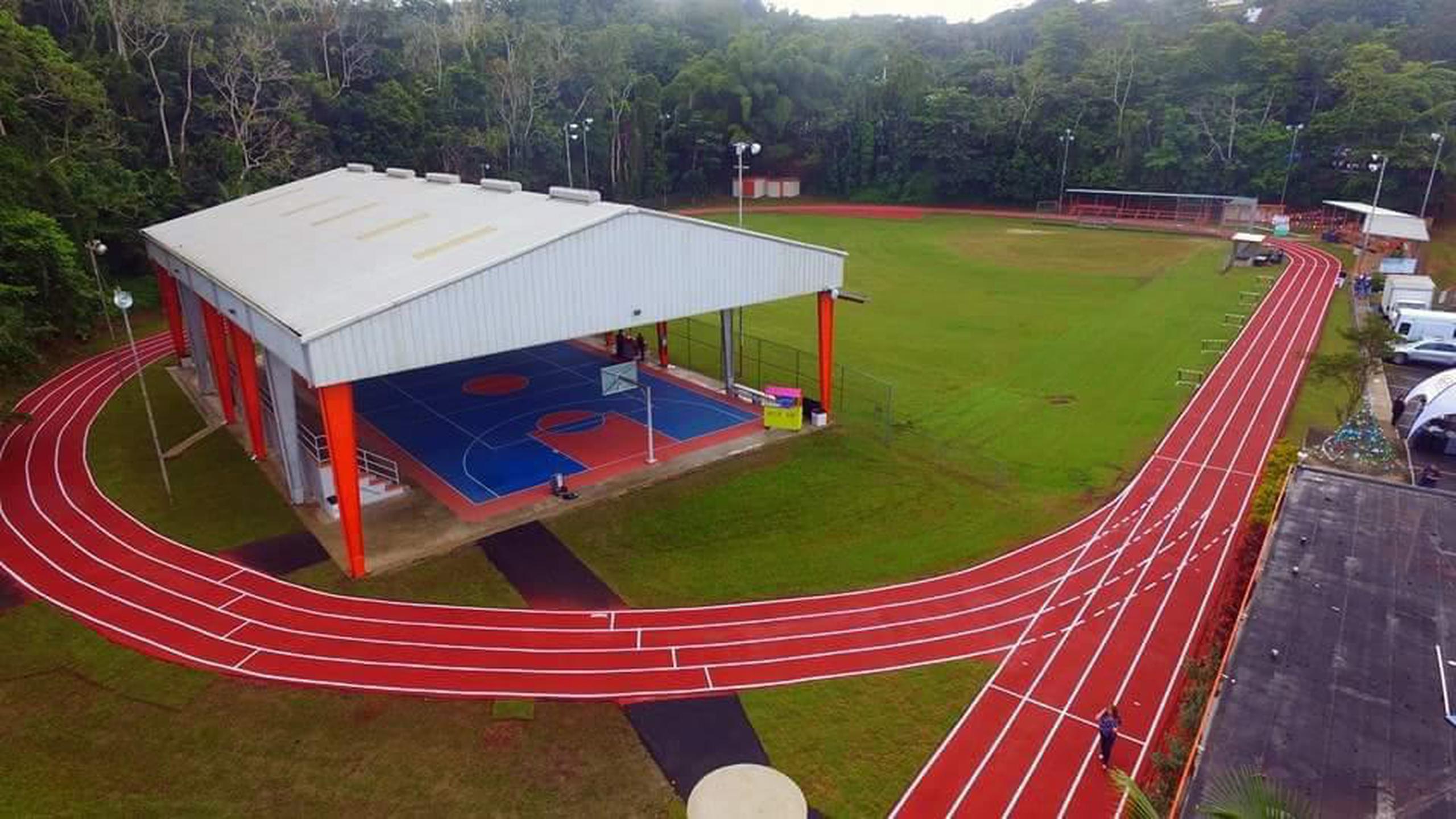 Vista aérea de hace unos años de los terrenos en donde ubica el club de atletismo Cupey Track, que este 20 de abril cumple 50 años de servicio al deporte.