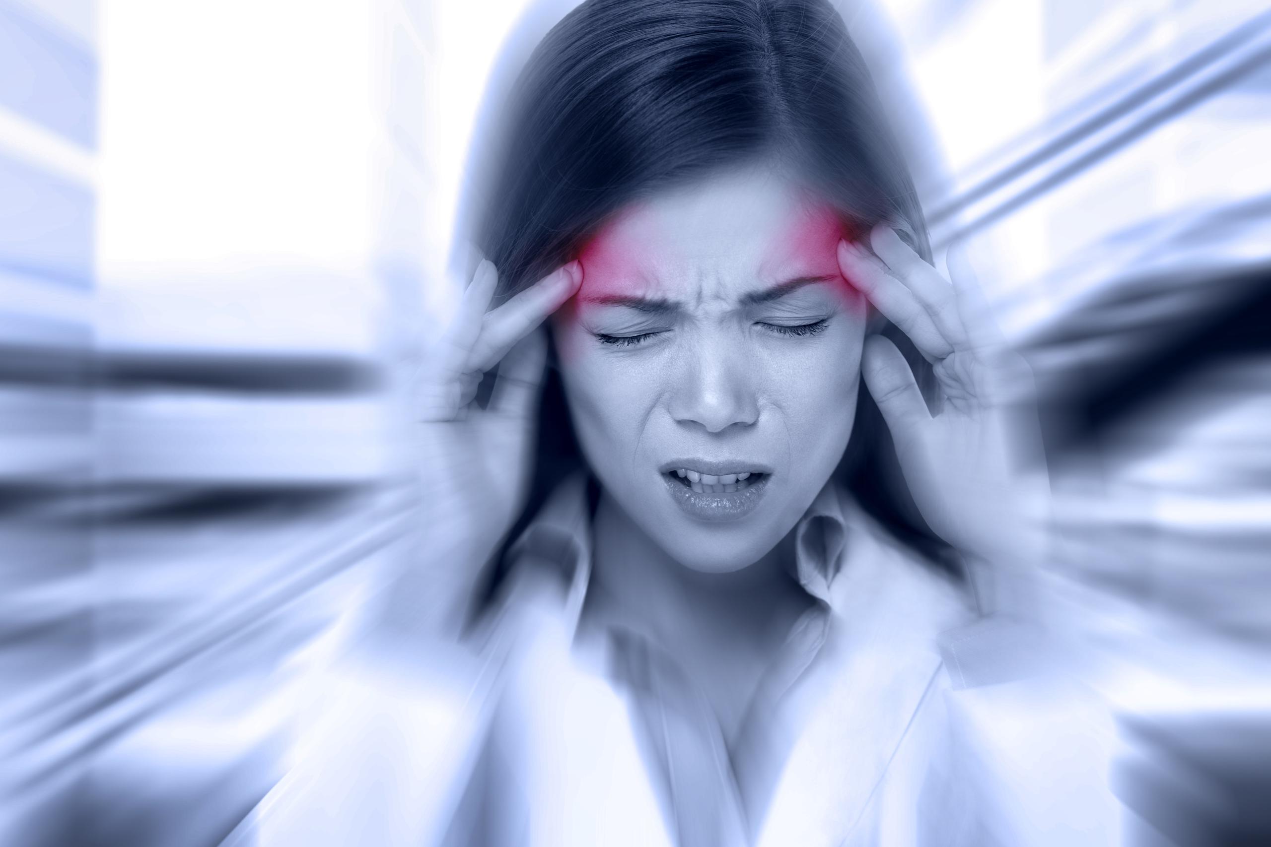 A diferencia de los dolores de cabeza de tipo tensional más comunes, los dolores por migraña, que afectan aproximadamente al 18% de las mujeres y al 6% de los hombres cada año en los Estados Unidos, son mucho más debilitantes.