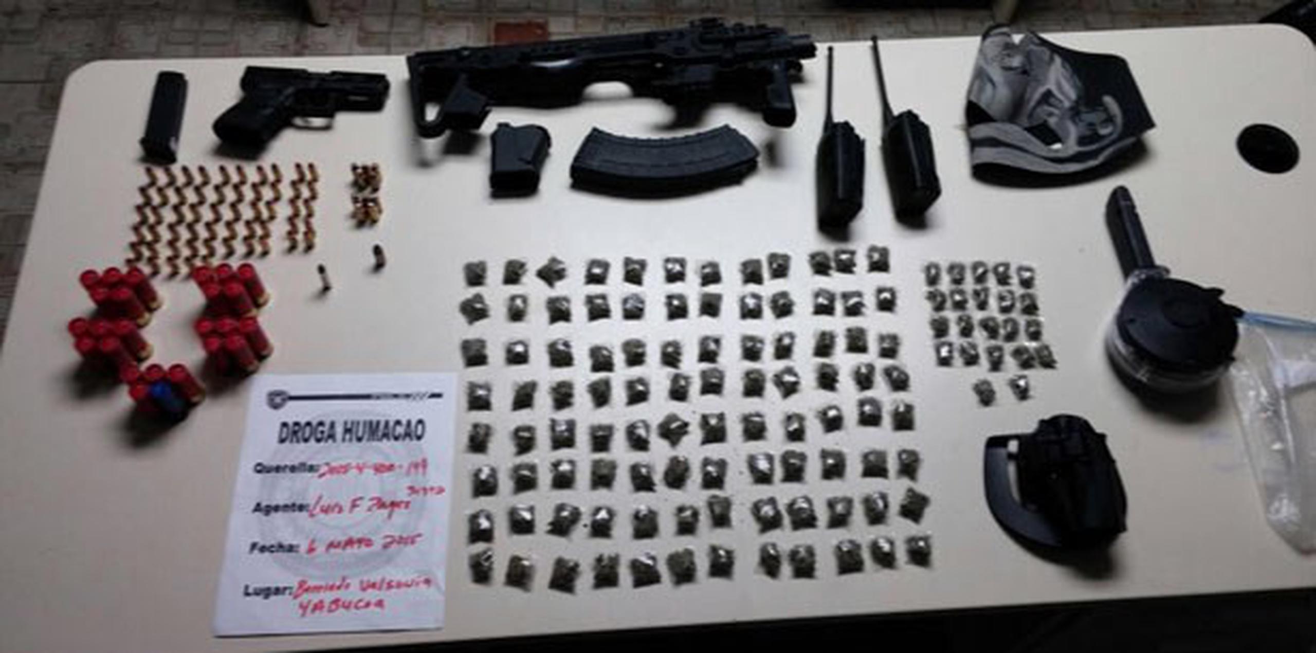 Drogas, armas y municiones ocupadas por la Policía en Yabucoa. (Suministrada)