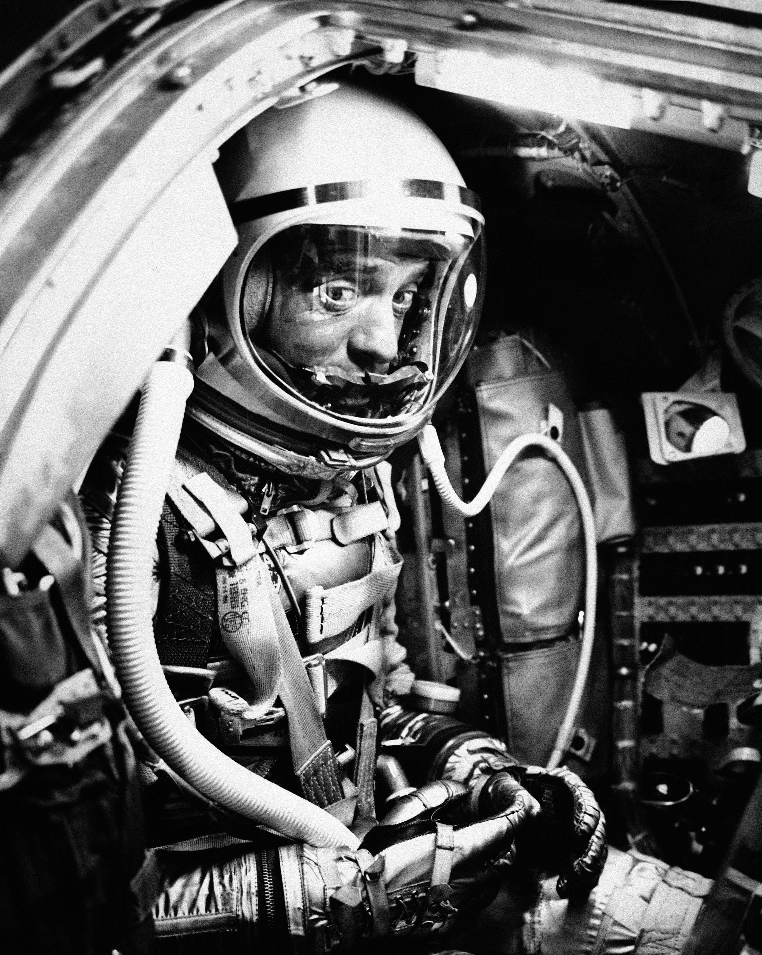 El astronauta Alan Shepard en su cápsula en Cabo Cañaveral, Florida.