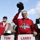 Falleció Larry Lucchino, vital en auge de estadios ‘retro’ y del resurgir de los Red Sox