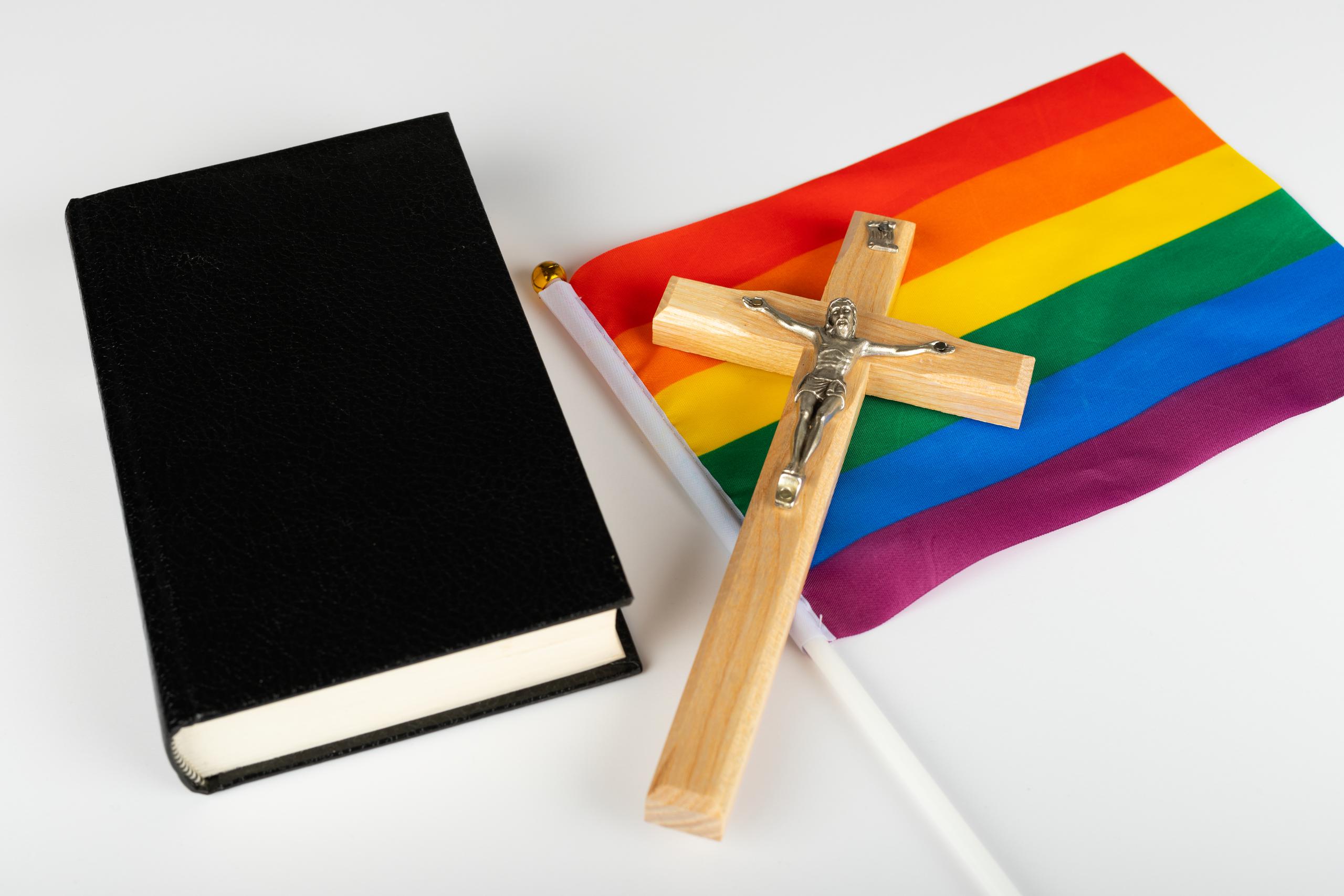 Entre los datos más relevantes de la encuesta se destaca que 47% de la muestra respondió estar “totalmente de acuerdo” con la premisa de que la iglesia debe aceptar a los homosexuales para que participen de sus ritos.