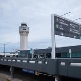 Policía interviene con dos pasajeros en aeropuerto por violar reglas de seguridad