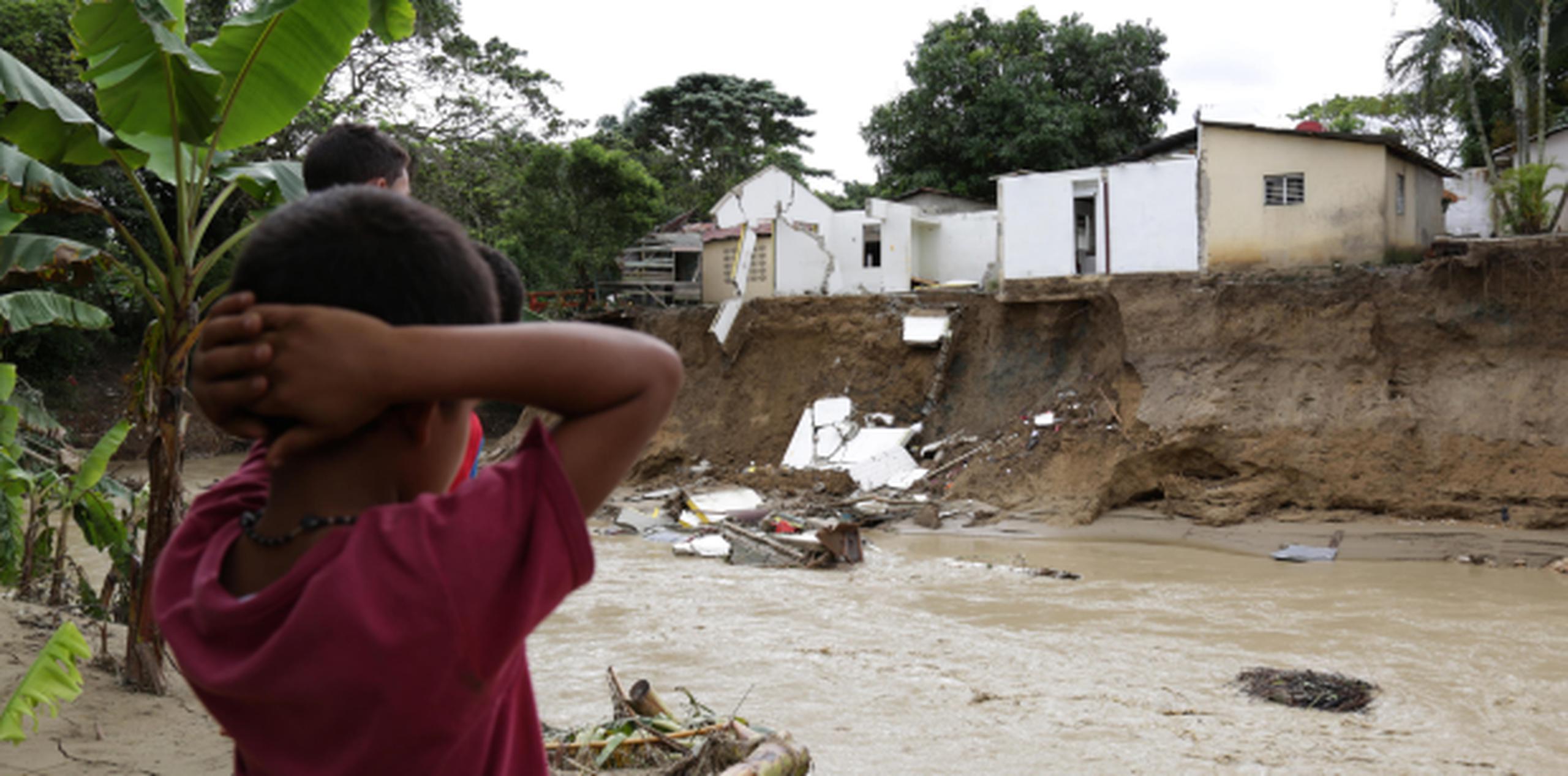Vista de viviendas destruidas a causa de las fuertes lluvias que han caído sobre la zona norte del país. (Agencia EFE)