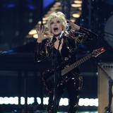 Dolly Parton recibe $100 millones de Jeff Bezos para obras benéficas