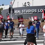 Paralizado Hollywood: guionistas mantienen su huelga
