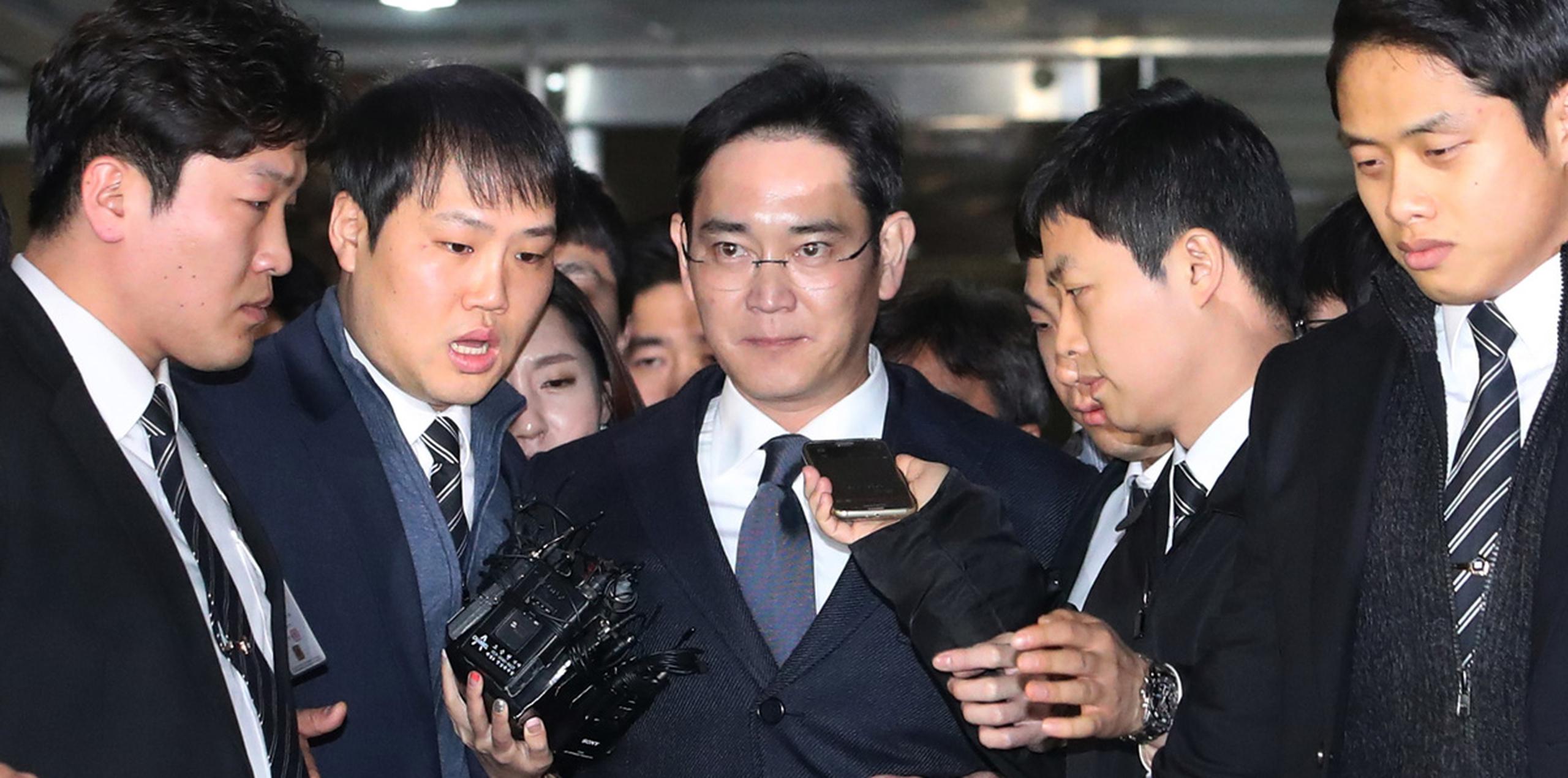 Lee Jae-yong, de 48 años, vicepresidente de Samsung Electronics y único hijo del presidente de Samsung, fue acusado de dar sobornos por un valor de 36 millones de dólares a la presidenta Park Geun-hye. (AP)