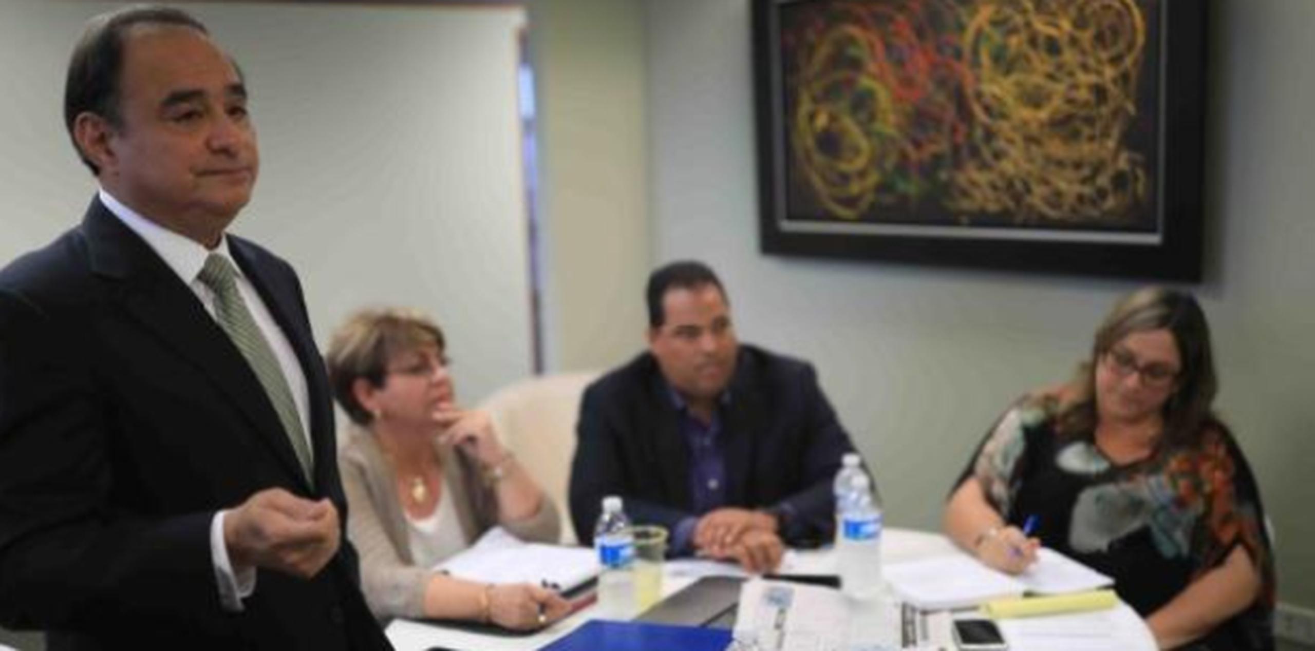 Rodríguez, aquí con otros miembros del Partido Demócrata local, dijo que buscan apoyo para que se ejecuten los resultados de los plebiscitos del 2012 y 2017. (Archivo)