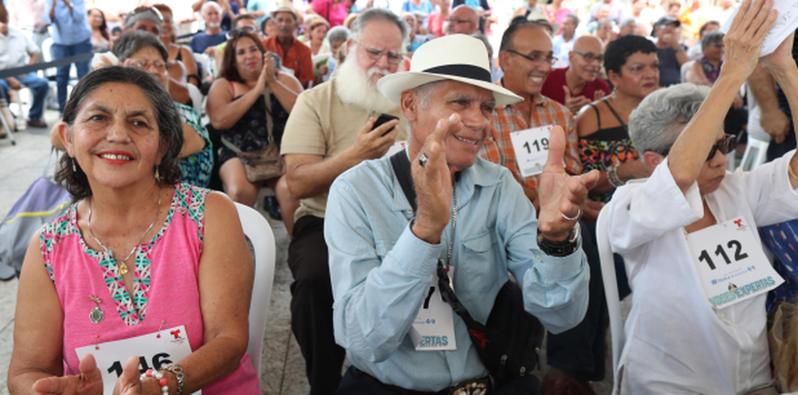 Unas 200 personas llegaron ayer a la plaza Almirante Cristóbal Colón de Mayagüez, primera parada de las audiciones del  nuevo reality show Voces expertas. (vanessa.serra@gfrmedia.com)