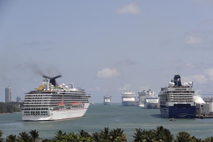 Cruceros en el puerto de Miami, Florida.
