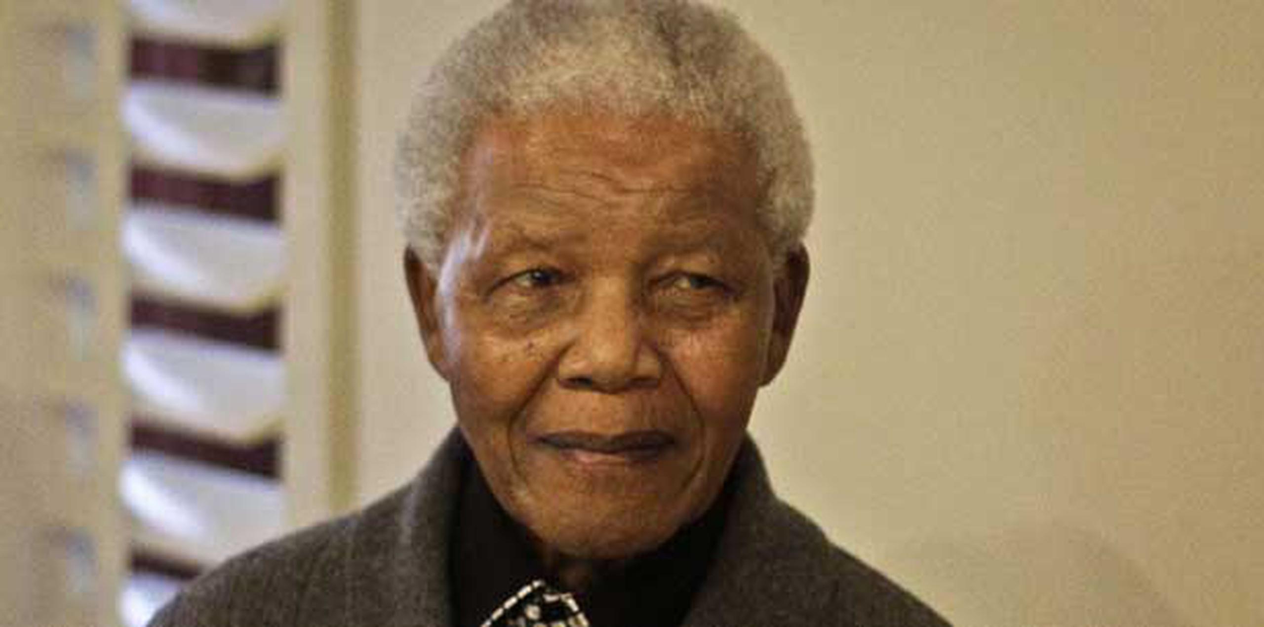 Nelson Mandela fue elegido en 1994 primer presidente negro de Sudáfrica, tras casi siete décadas de lucha contra el sistema segregacionista. (Prensa Asociada)