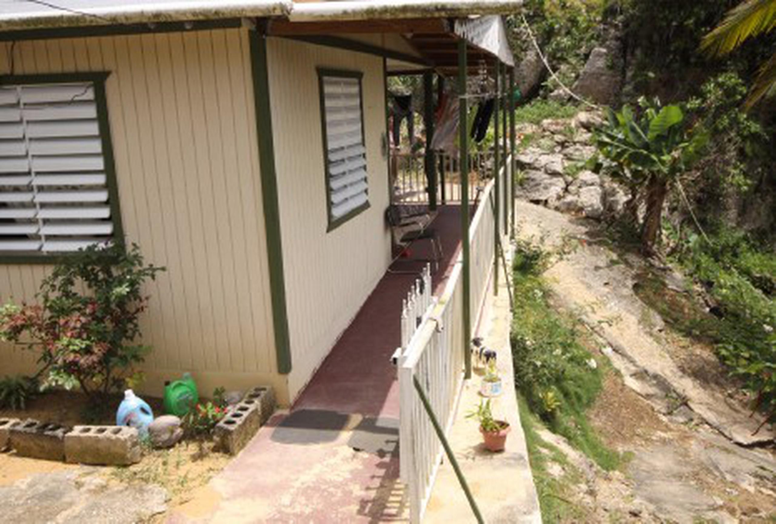 Construyen casa sobre camino vecinal en Utuado Primera Hora