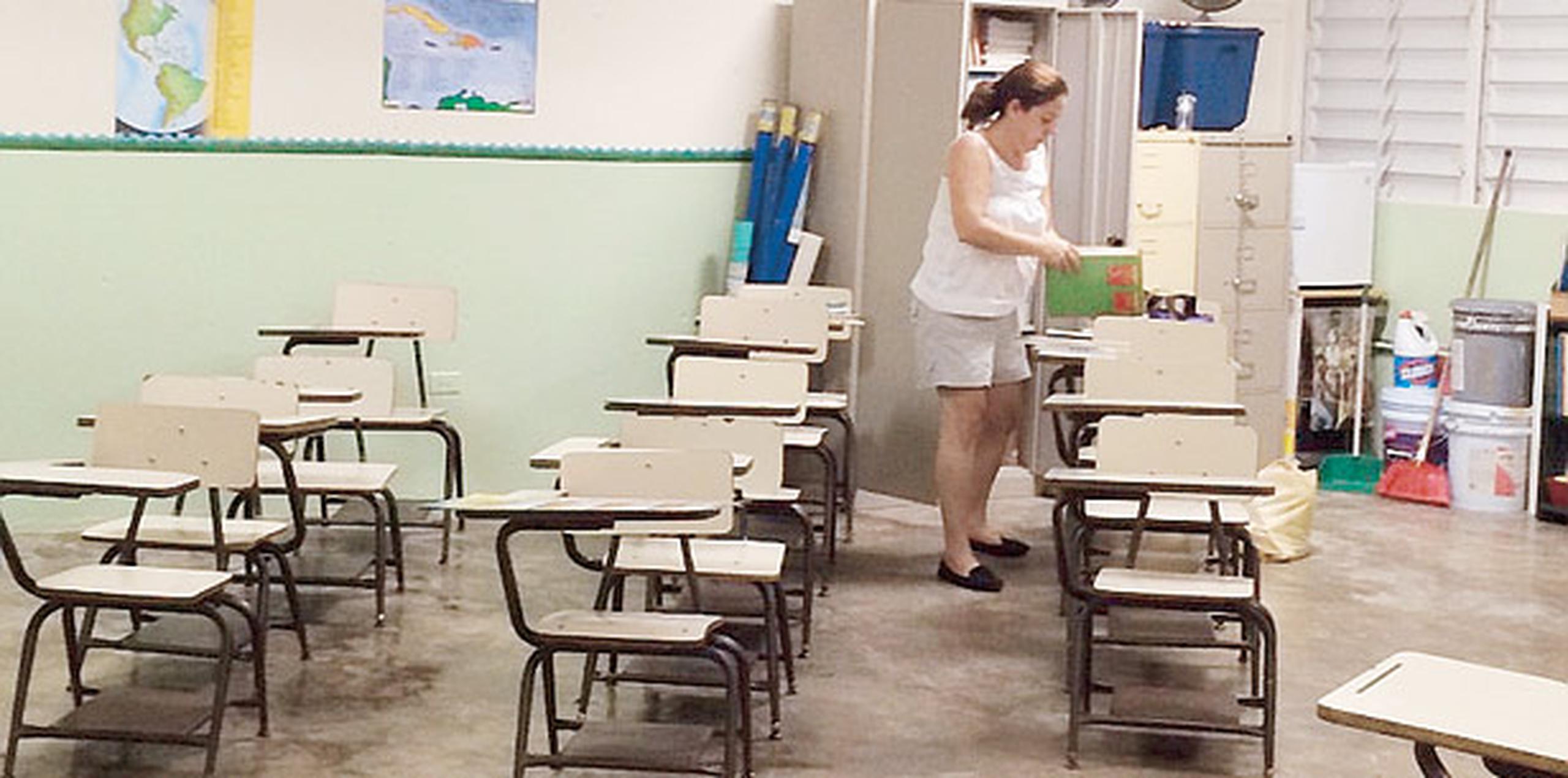 Un grupo de maestros de la escuela Alfonso López García, de Dorado, dedicó parte del fin de semana a ordenar, pintar y decorar los salones de sus estudiantes. (Suministrada)