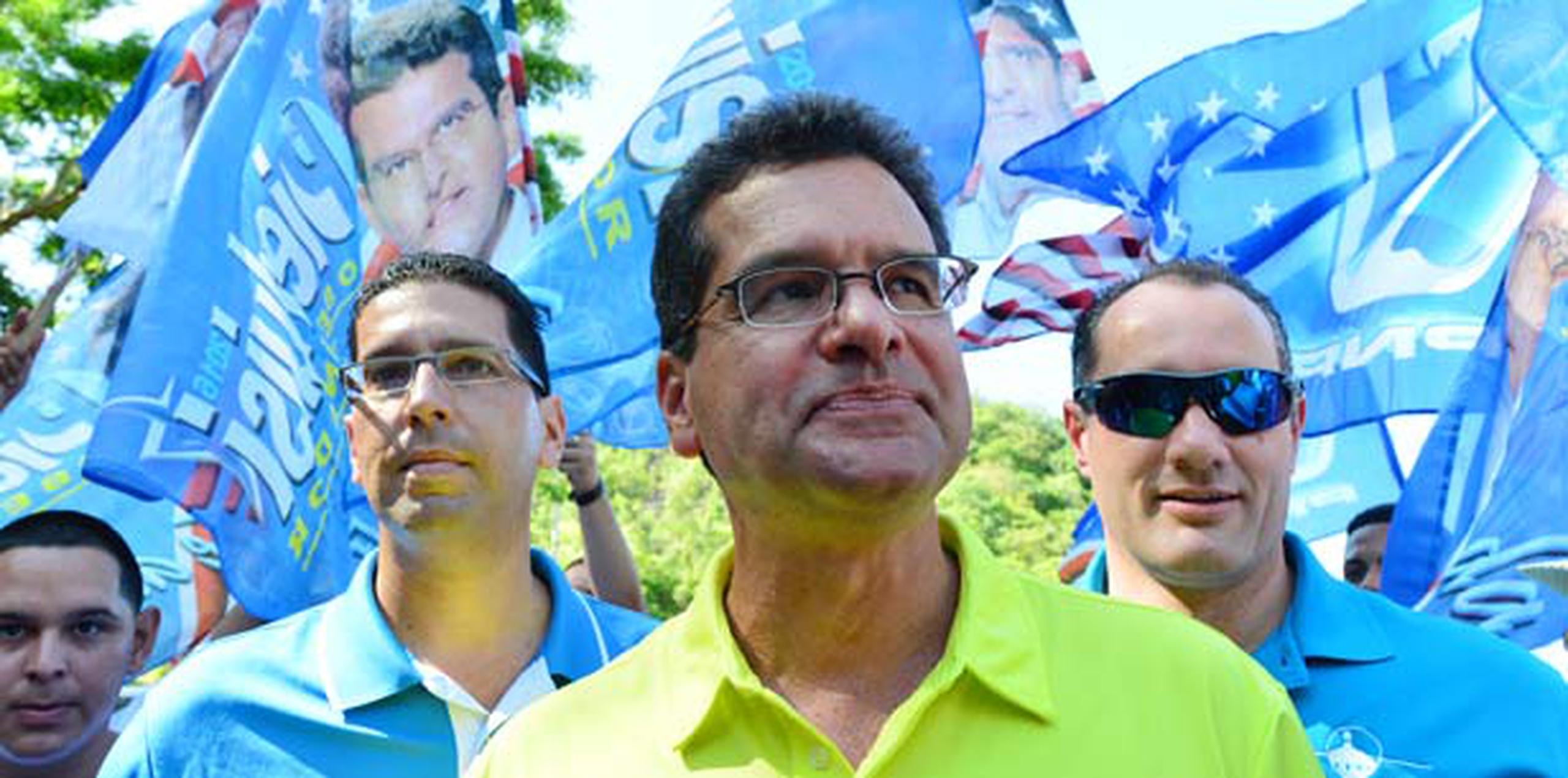 Pierluisi estuvo acompañado por seis de los siete legisladores novoprogresistas de la región. (luis.alcaladelolmo@gfrmedia.com)