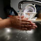 Gobierno federal establece estrictos límites a químicos PFAS en el agua potable