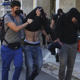 Más de 100 hinchas croatas afrontan cargos por homicidio en Grecia tras letal violencia 
