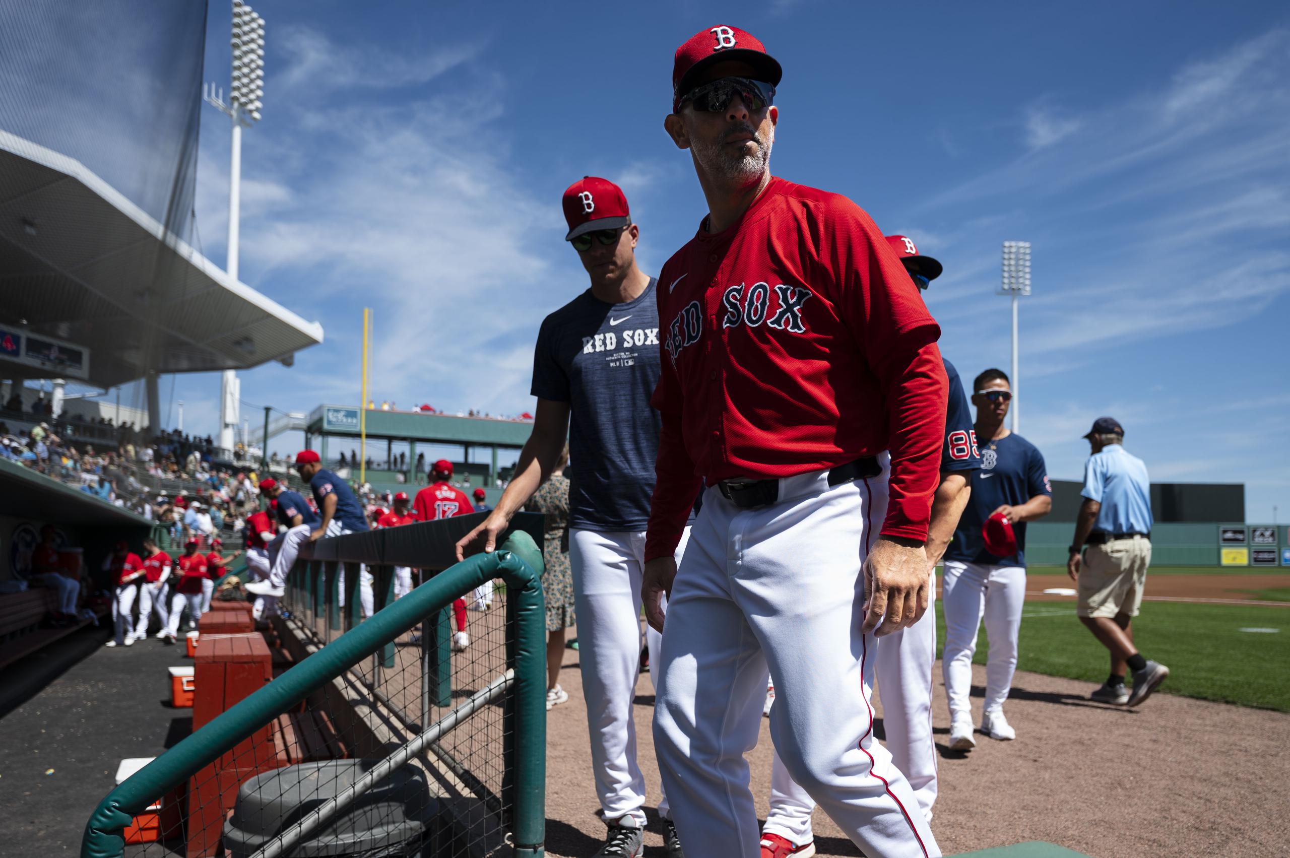 Alex Cora va a su última temporada de contrato con los Red Sox. 