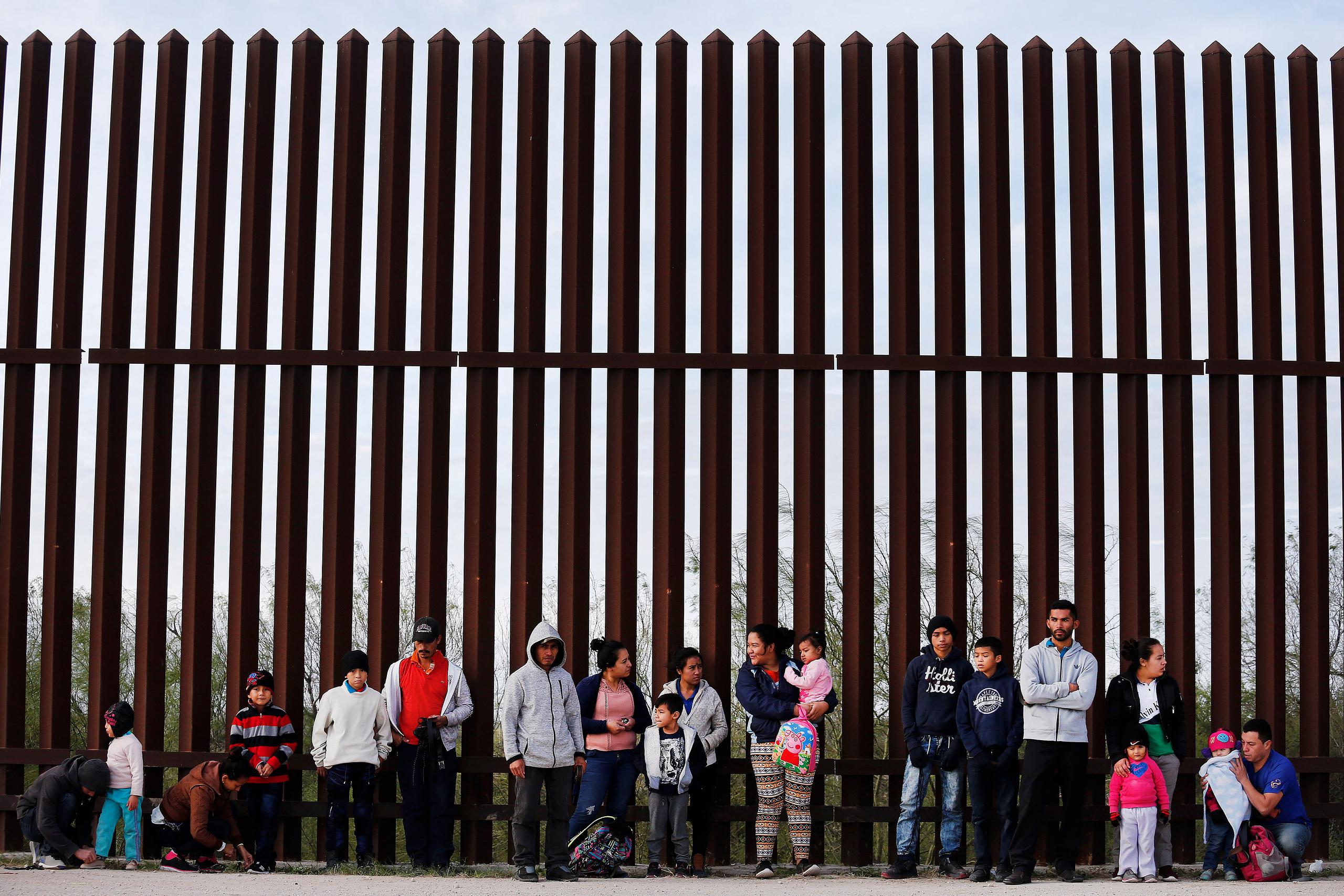 Más De 1500 Migrantes Cruzan La Frontera México Estados Unidos En Una