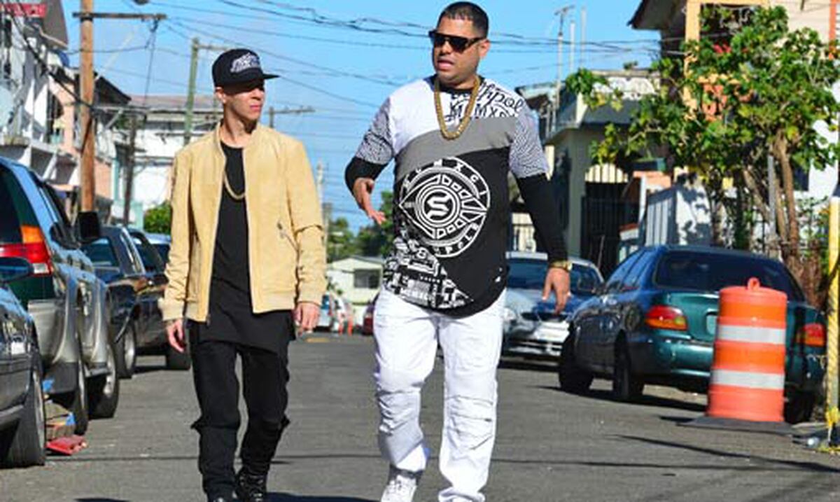De Vuelta Al Barrio Baby Rasta Y Gringo Primera Hora Papito nosotros somos los que estamos comandando y dejando la brea los lobos. de vuelta al barrio baby rasta y gringo