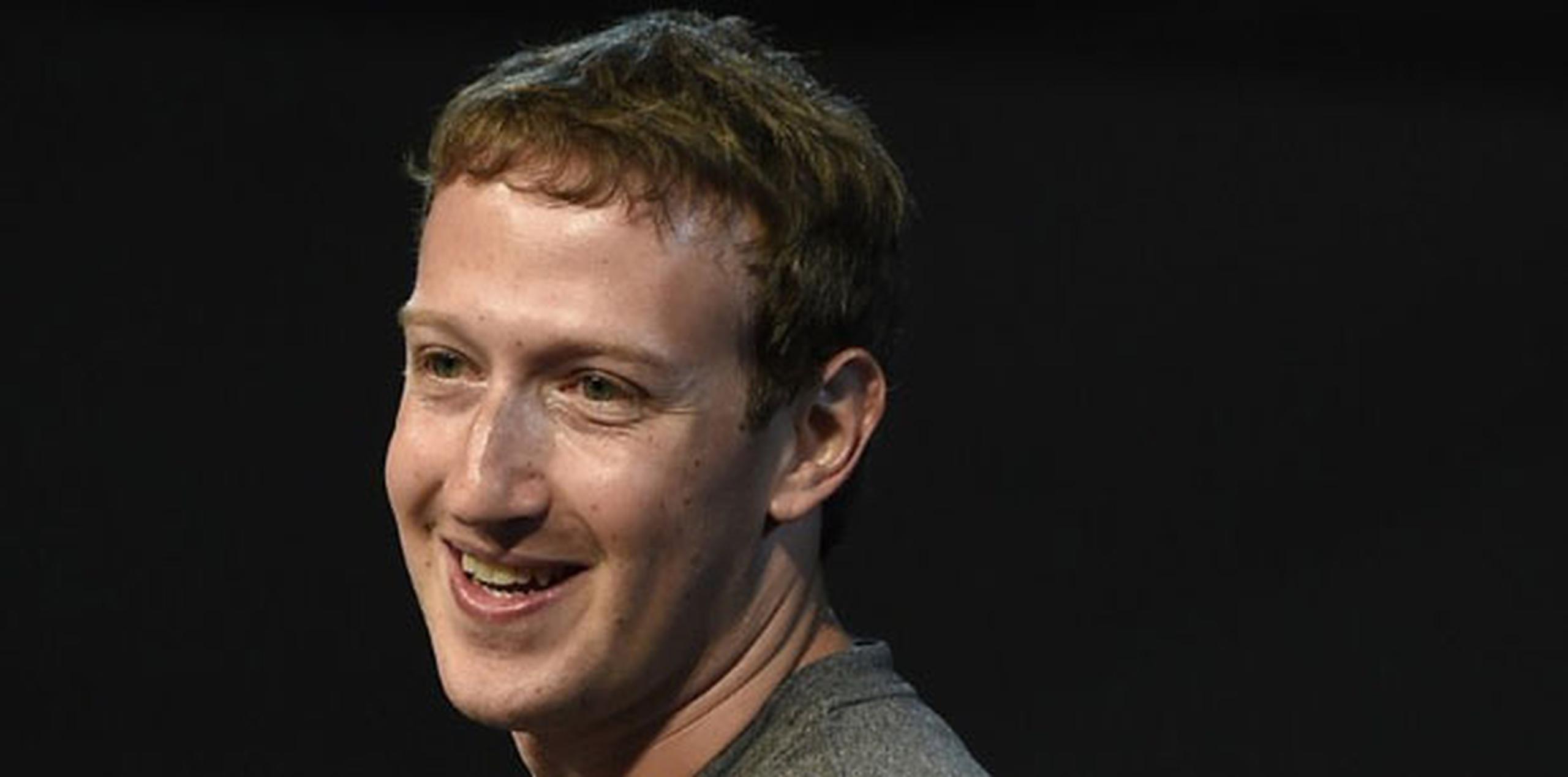 Mark Zuckerberg también habló de sus inicios como programador y exhortó a los jóvenes mexicanos a concentrarse en sus objetivos y a aprovechar su paso por la universidad, a pesar de que él abandonó Harvard ante el crecimiento de Facebook. (AFP)