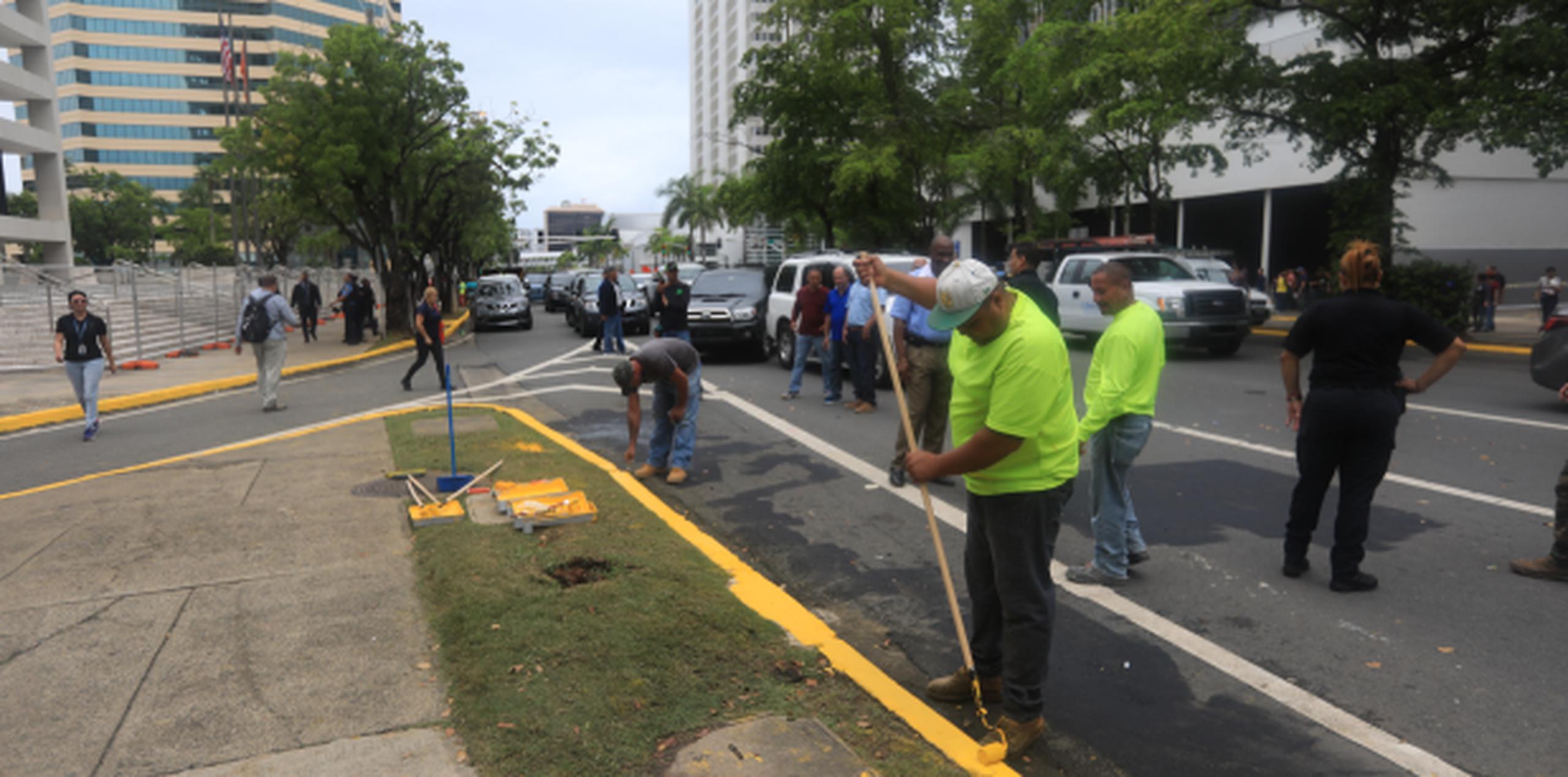 El gobernador Ricardo Rosselló ofreció enviar brigadas de limpieza a la UPR, tal como hizo en la zona de Hato Rey luego de los disturbios tras la protesta del 1 de mayo. (Archivo)