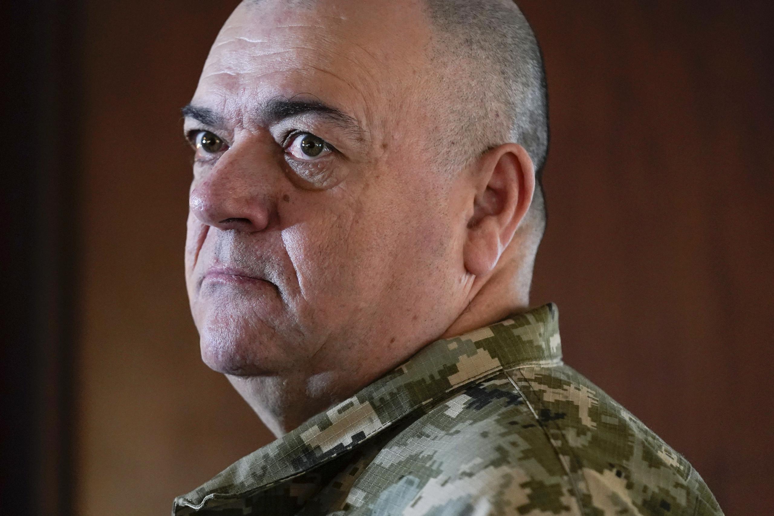 El mayor general Borys Kremenetskyi dice que la embajada procesa miles de solicitudes de estadounidenses que quieren sumarse a la resistencia a la invasión rusa de Ucrania.