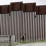 11 personas se lesionan en un solo día al caer de muro fronterizo entre EE.UU. y México