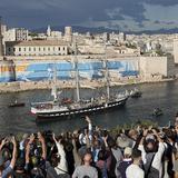 El velero con la llama de los Juegos Olímpicos llega a Marsella 