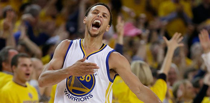 Curry anotó 18 puntos con seis triples y sumó un máximo personal de seis robos de balón para acompañar a sus siete rebotes y cinco asistencias.  (AP)