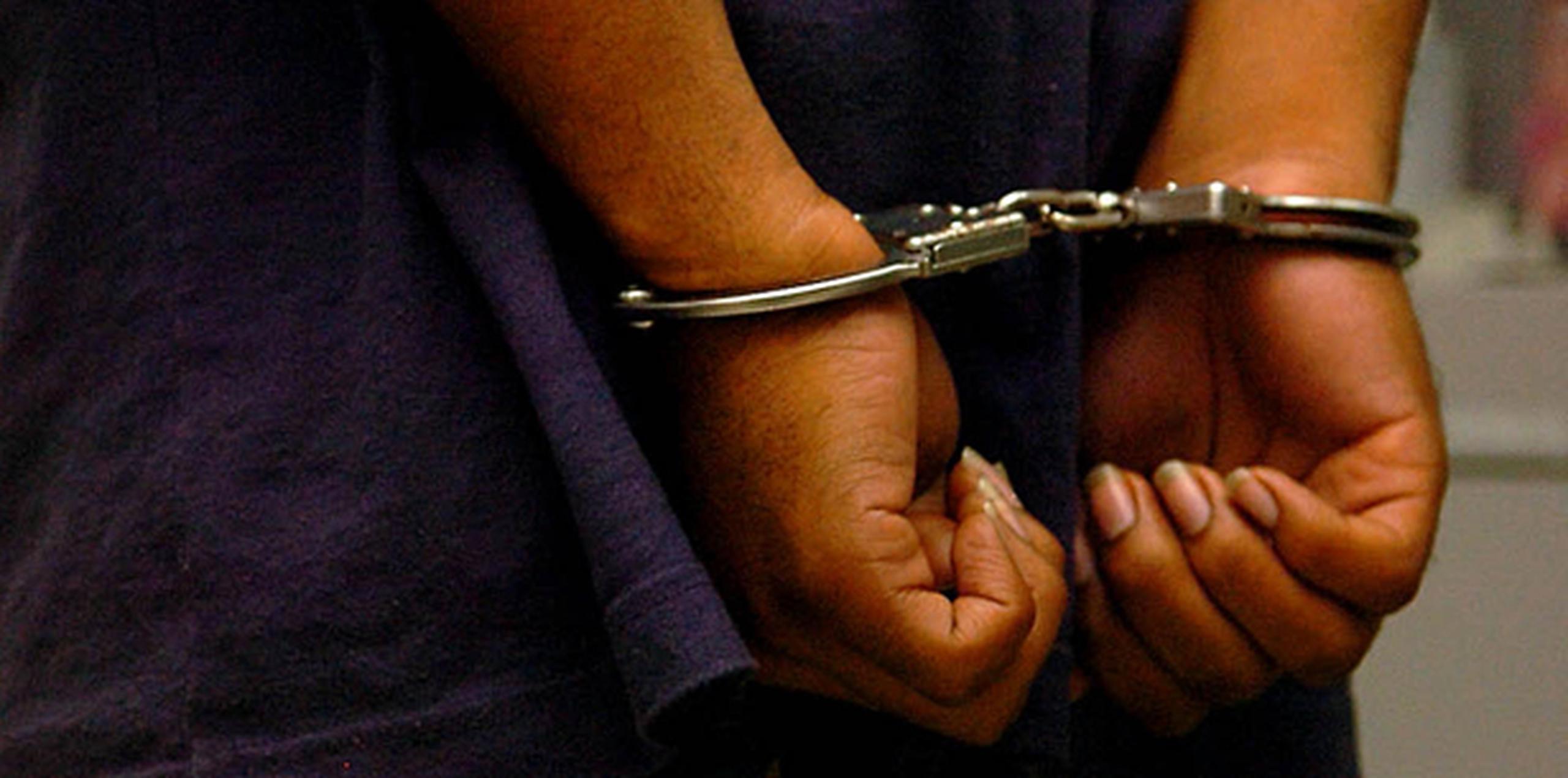 Los arrestados se encuentran bajo custodia en el Cuartel de Drogas en San Juan, en espera de la posible radicación de cargos. (Archivo)