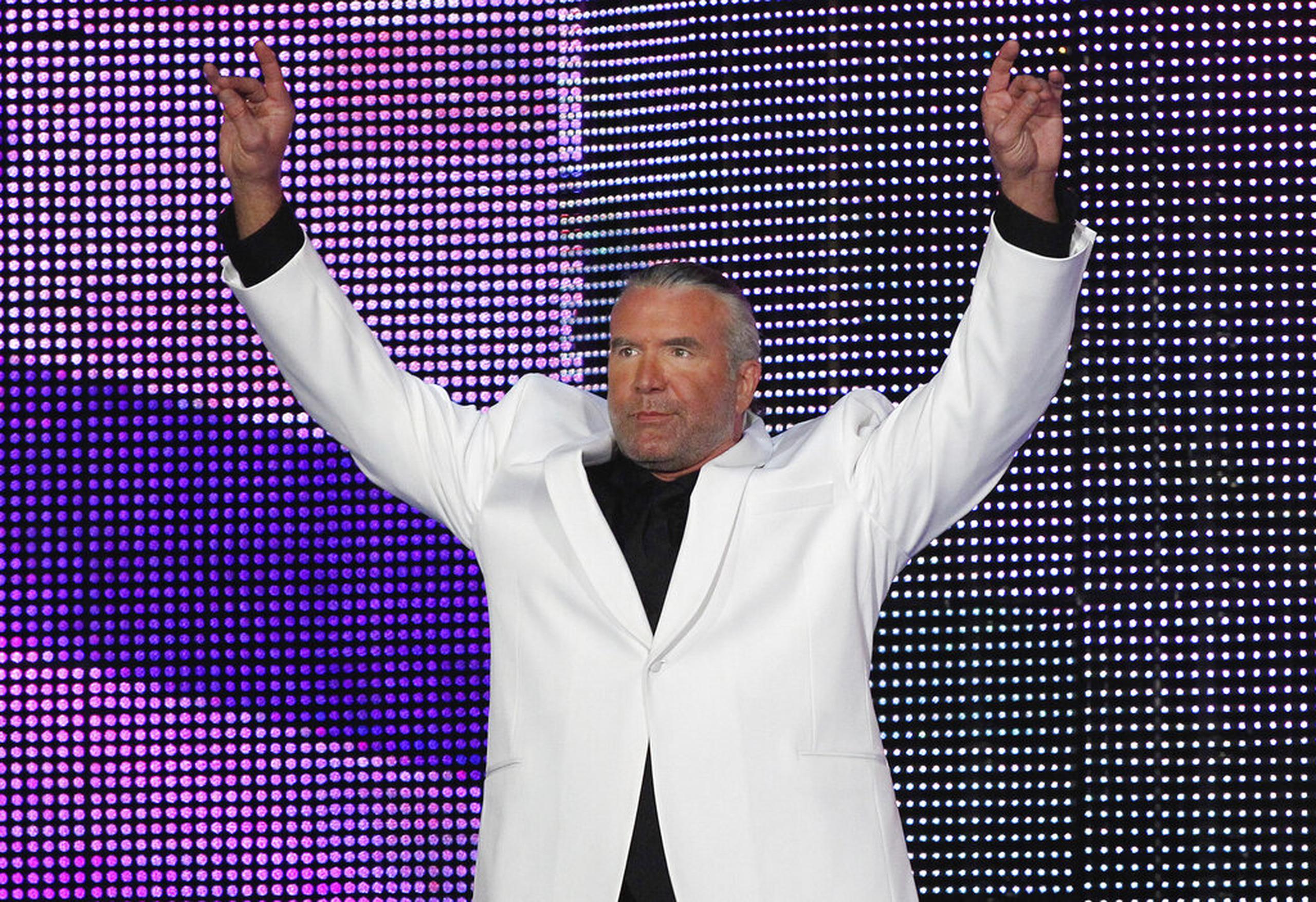 Scott Hall durante la inducción al Salón de la Fama de la WWE en el Smoothie King Center, en Nueva Orleans, el 5 de abril de 2014.