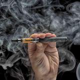Investigan vínculo entre cigarrillos electrónicos y crisis epilépticas